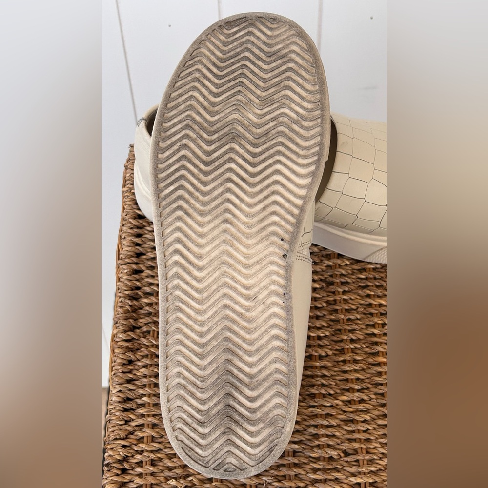 Vince‎ Camuto Women’s Abbinna Croc Embossed Platform Flat Cream Size 9.5M - Picture 8 of 11